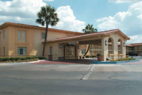 Отель La Quinta Inn by Wyndham San Antonio South Park  Сан-Антонио
